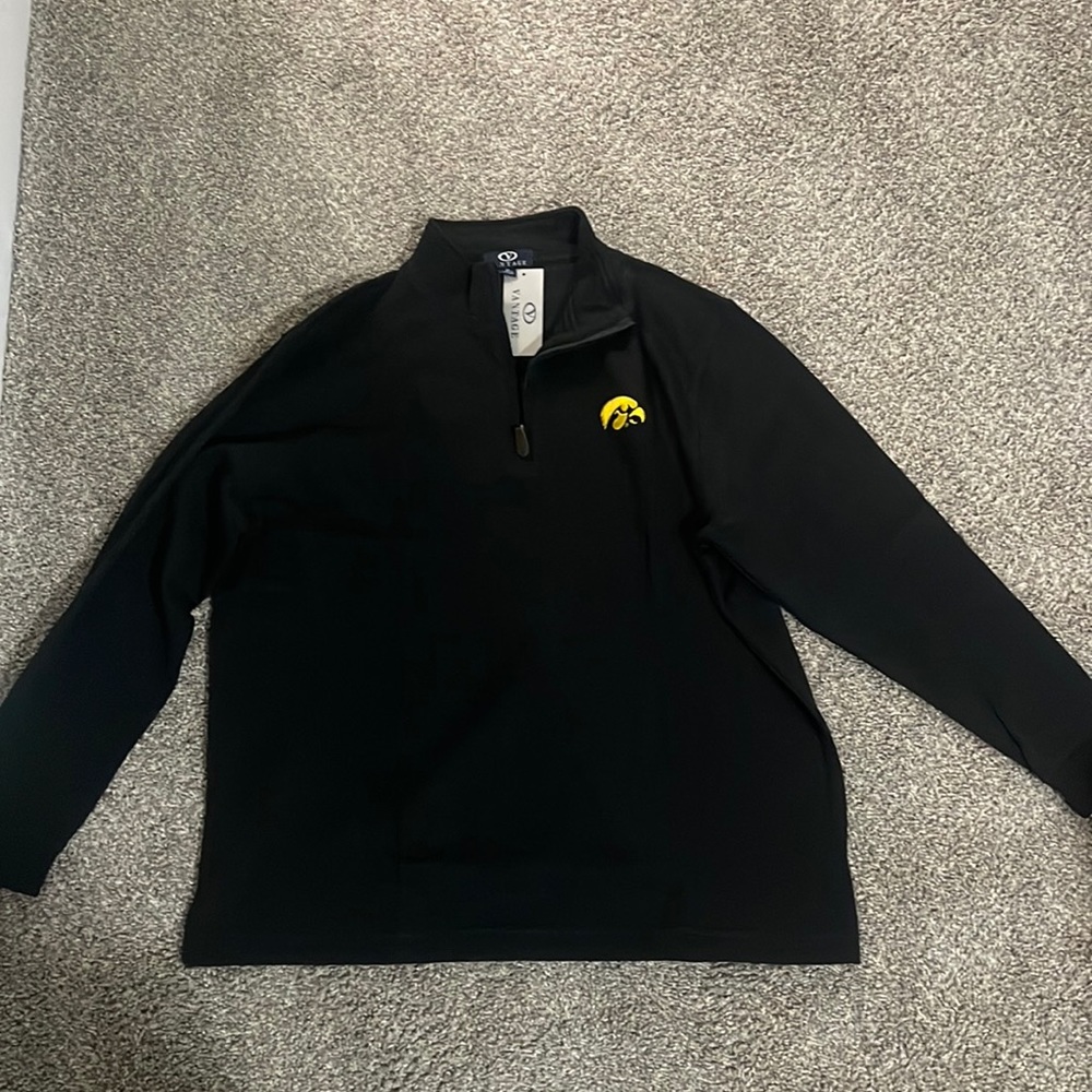 Vantage Iowa Hawkeyes sweater